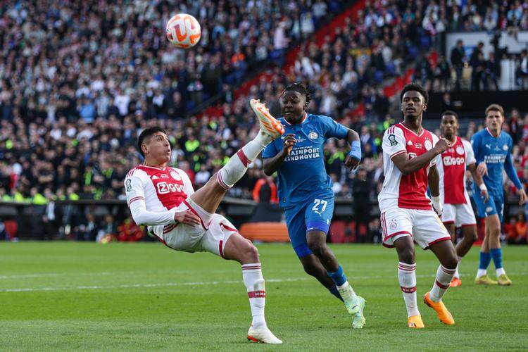 Kaiyun-冲刺阶段埃因霍温迎来里程碑——荷甲节点到来,压力陡增,更衣室氛围转暖(荷甲埃因霍温海伦芬比赛)