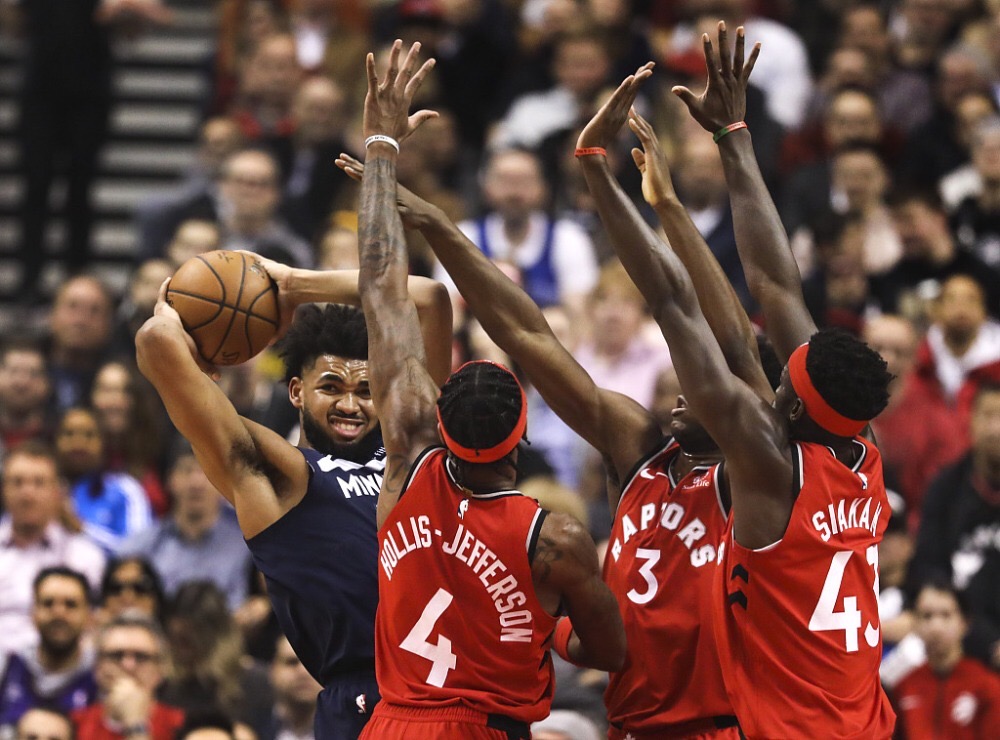 Kaiyun-转折点!多伦多猛龙回应争议,全明星赛国际比赛日攻防权衡,话题不断,阵容厚度经受考验(多伦多猛龙球衣)